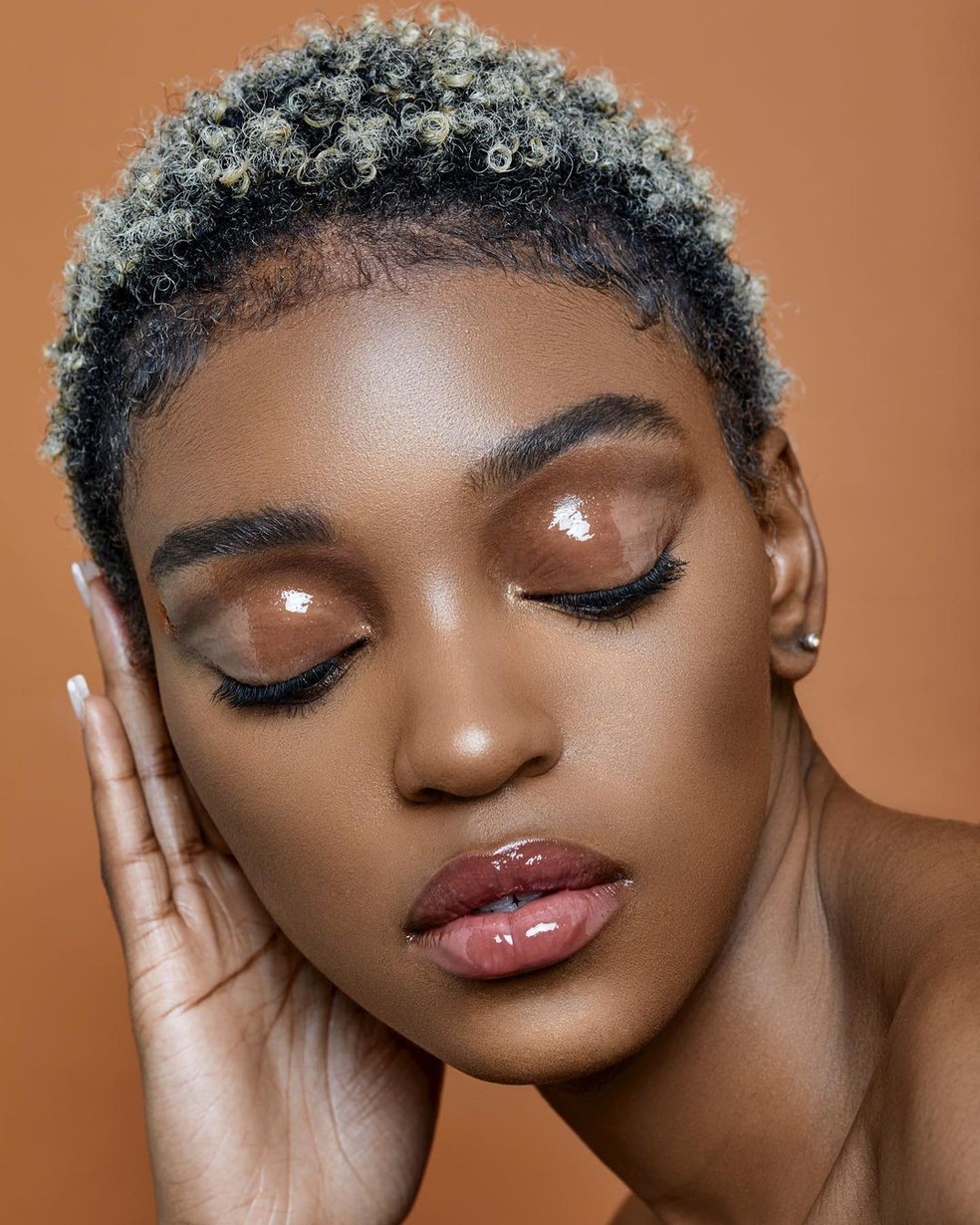 Glossy Eyes vs. Sombra Cintilante: Qual a Diferença?