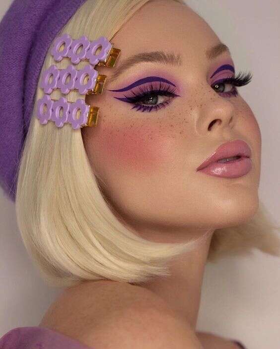 5 ideias de títulos:
1. Tutorial: Maquiagem Roxo e Lilás para um Look Sofisticado
2. Descubra a Versatilidade da Maquiagem Roxa: Do Dia à Noite
3. Combinações de Cores para Realçar sua Maquiagem Lilás
4. Dicas de Aplicação: Como Usar Sombra Roxa Sem Erro
5. Maquiagem Roxa e Lilás: Inspirações para Festas e Eventos Especiais