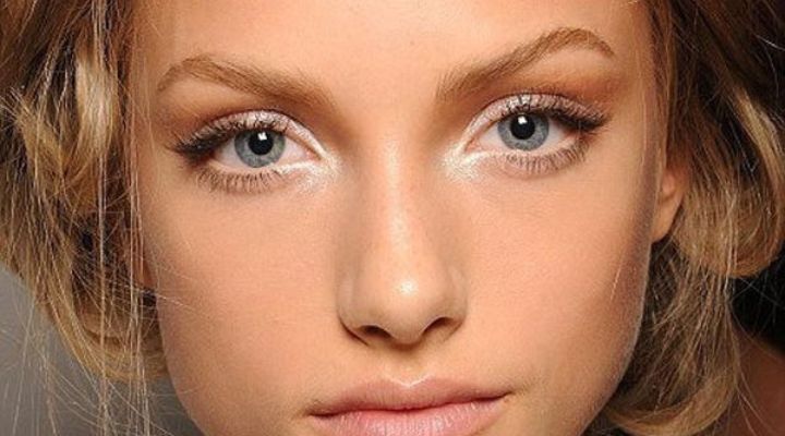 maquiagem para disfarçar olhos separados