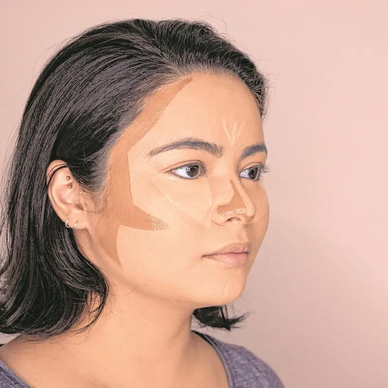 Como Escolher o Tom Certo de Contorno e Iluminador para Seu Rosto