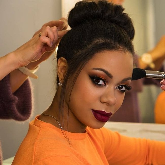 5 Ideias de Maquiagem para Madrinha de Casamento: Do Dia à Noite
Como Harmonizar sua Maquiagem com o Vestido de Madrinha
Maquiagem para Madrinha: Dicas Essenciais para uma Pele Duradoura
Tendências de Maquiagem para Madrinhas em 2024/2025
Maquiagem para Madrinha: Escolhendo a Cor Perfeita para Lábios e Olhos