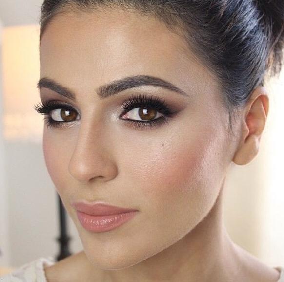 5 Ideias de Maquiagem para Madrinha de Casamento: Do Dia à Noite
Como Harmonizar sua Maquiagem com o Vestido de Madrinha
Maquiagem para Madrinha: Dicas Essenciais para uma Pele Duradoura
Tendências de Maquiagem para Madrinhas em 2024/2025
Maquiagem para Madrinha: Escolhendo a Cor Perfeita para Lábios e Olhos