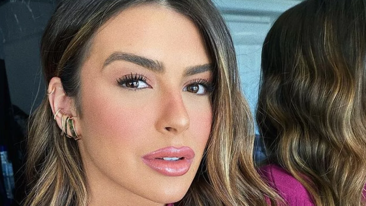 Como Escolher e Aplicar Produtos em Bastão para uma Maquiagem Rápida e Prática