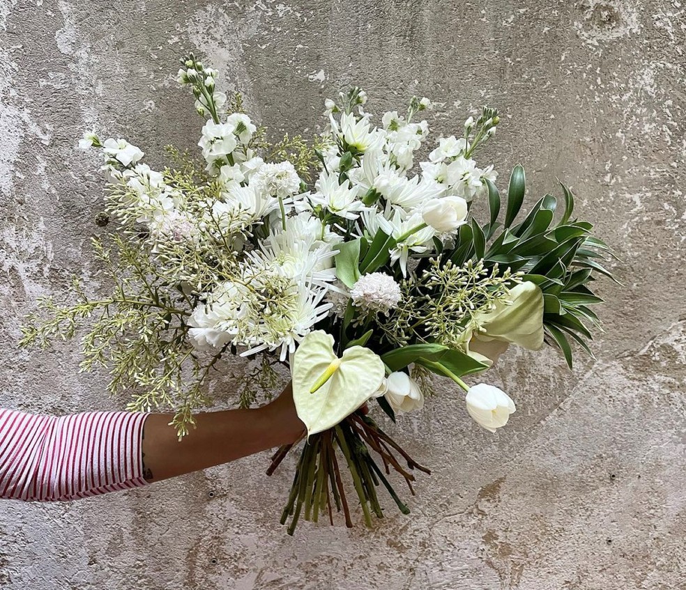 5 ideias de títulos:
1. Guia Completo: Como Criar e Usar Marcas d'Água Florais Brancas
2. Estilos de Marcas d'Água Florais Brancas: Inspiração e Aplicações
3. Onde Encontrar os Melhores Recursos para Marcas d'Água Florais Brancas
4. Dicas Profissionais: Aplicando Marcas d'Água Florais Brancas em Suas Imagens
5. Marca d'Água Floral Branca: Proteja Seus Direitos Autorais com Elegância