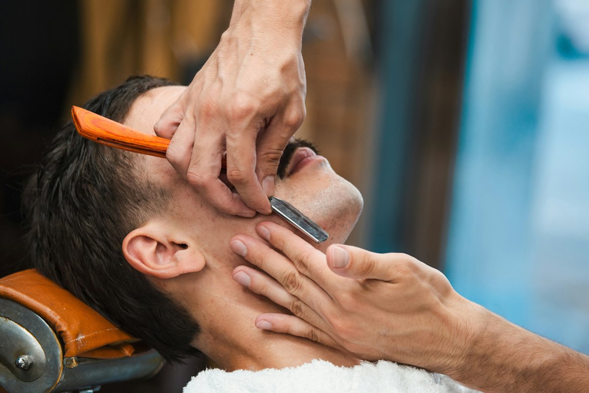 5 ideias de títulos:
1. O Poder do Google Meu Negócio para Barbearias: Guia Completo.
2. Instagram e TikTok: Transformando Seguidores em Clientes Fiéis.
3. Fidelização de Clientes: Estratégias que Fazem a Diferença na Sua Barbearia.
4. Marketing de Conteúdo Visual: Dicas para Barbearias que Querem se Destacar.
5. Como o Ambiente da Barbearia Impacta o Marketing e a Fidelização.