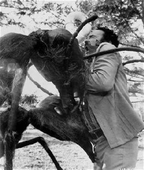 A Evolução dos Filmes de Formigas Gigantes: Do Clássico ao Trash; Os Filmes de Monstros Nucleares Mais Influentes da Década de 50; H.G. Wells e a Inspiração por Trás de 'O Império das Formigas'; Filmes de Formigas Gigantes: Uma Análise dos Efeitos Práticos e CGI; Além das Formigas Gigantes: Outros Filmes B de Terror com Insetos Mutantes