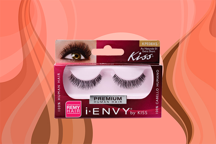 Como aplicar cílios postiços para um look natural