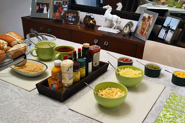 mesa posta cachorro quente colorida