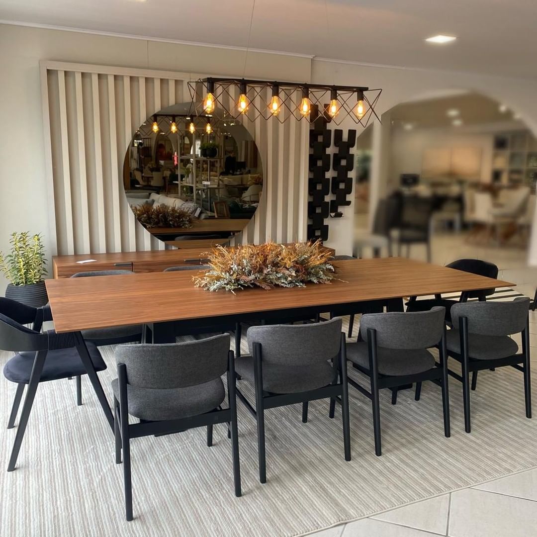 quanto custa uma mesa de jantar de madeira maciça de qualidade