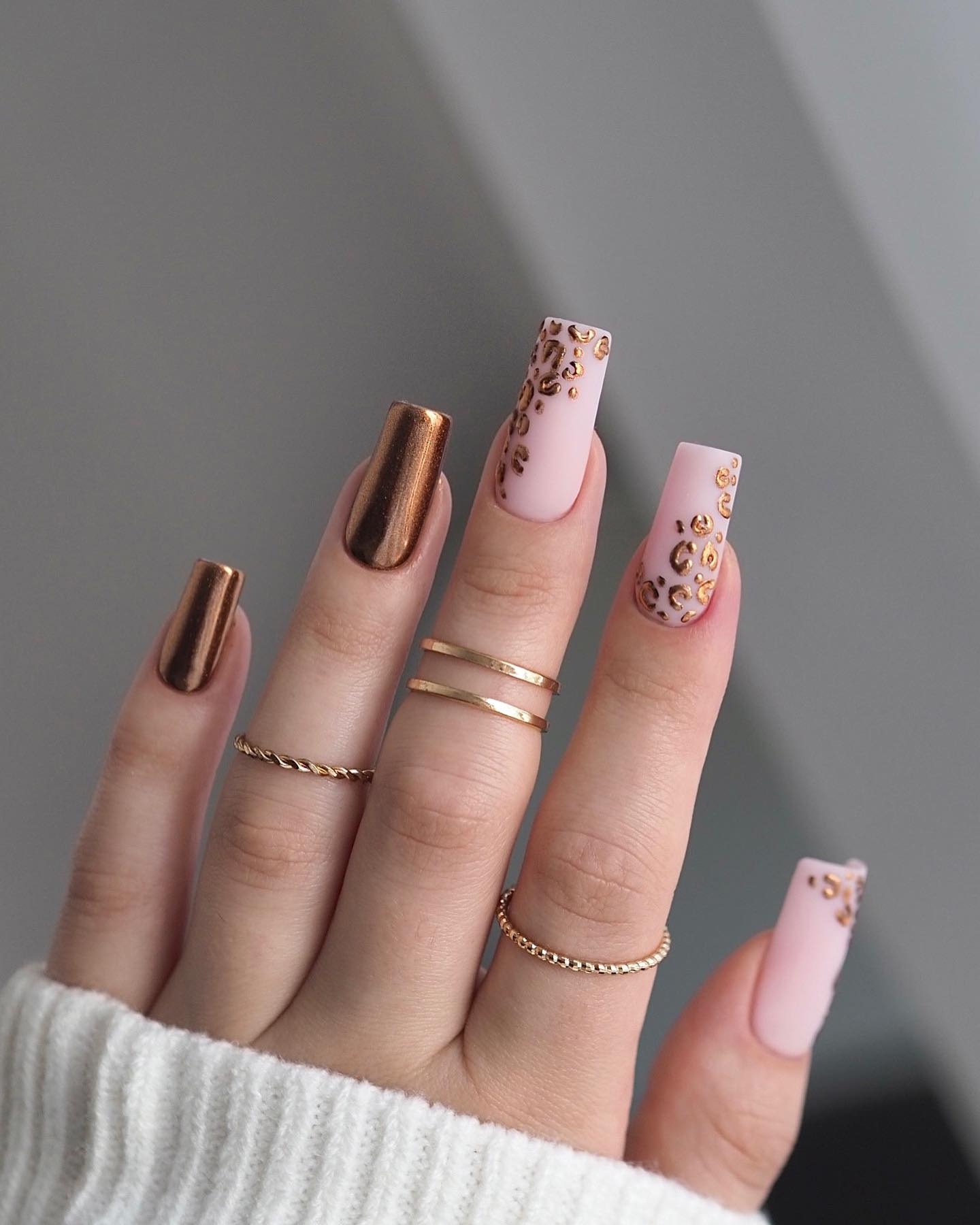 unhas francesinha dourada ano novo