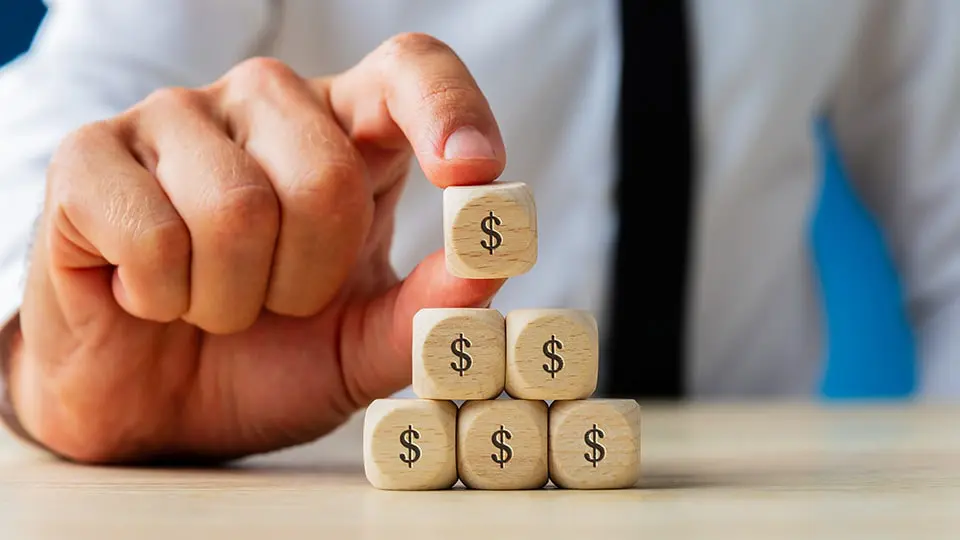 o que é pirâmide financeira