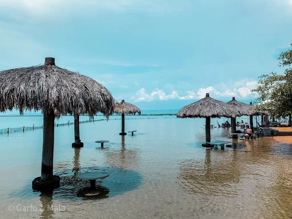 passeio de flutuante na praia da graciosa palmas