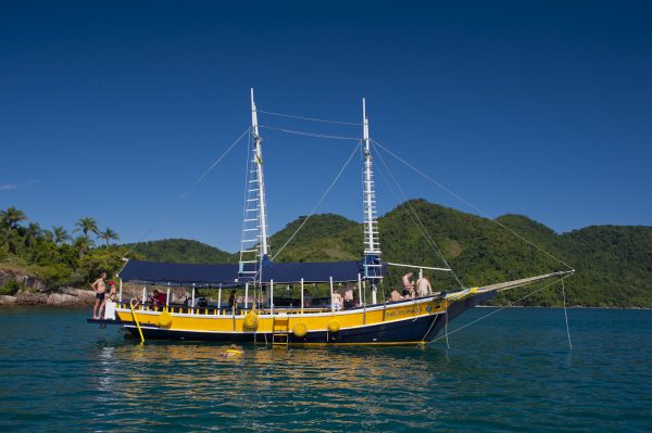 quanto custa passeio de escuna paraty com almoço