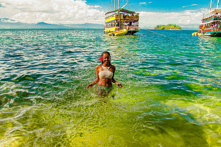 passeio de escuna paraty vs barco rápido
