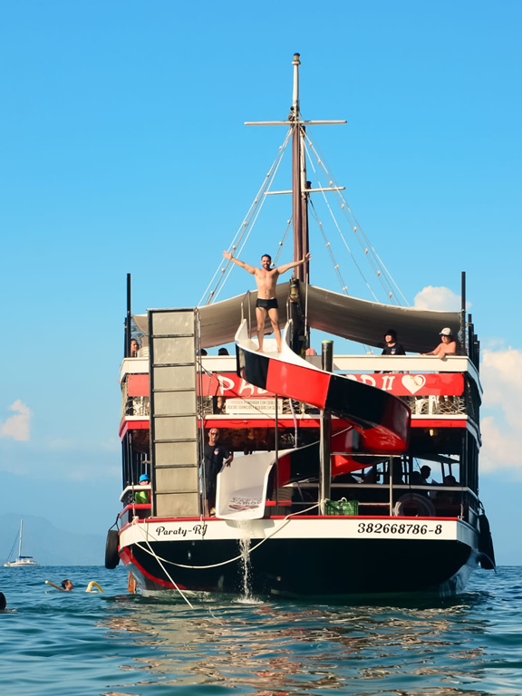 passeio de escuna paraty com cooler liberado