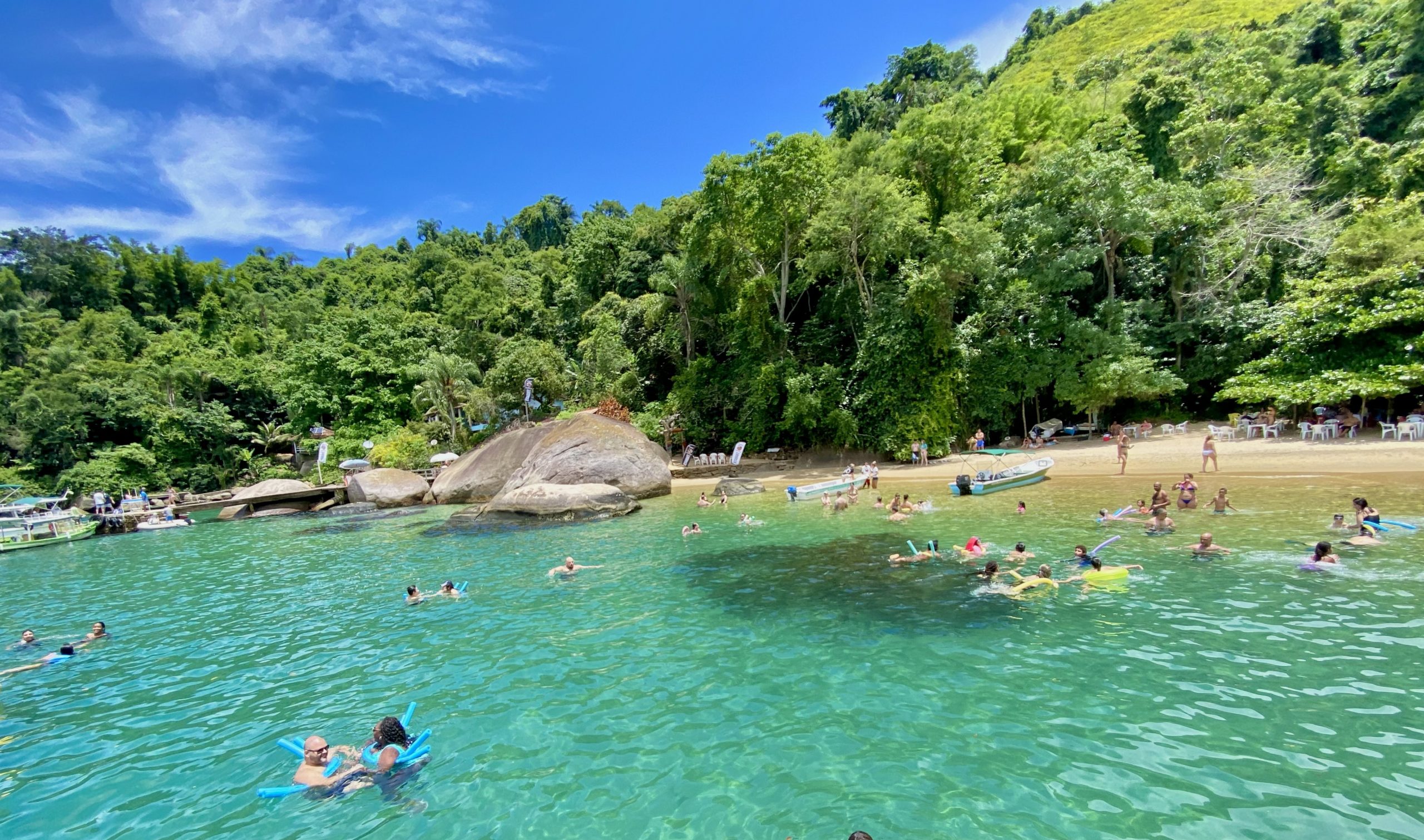 passeio de escuna paraty com cooler liberado