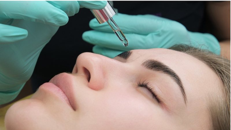 5 Mitos e Verdades sobre o Óleo de Rícino para Sobrancelhas