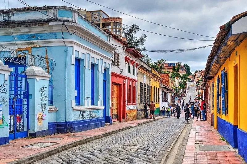 Explorando a Arquitetura Colonial de La Candelaria: Um mergulho na história