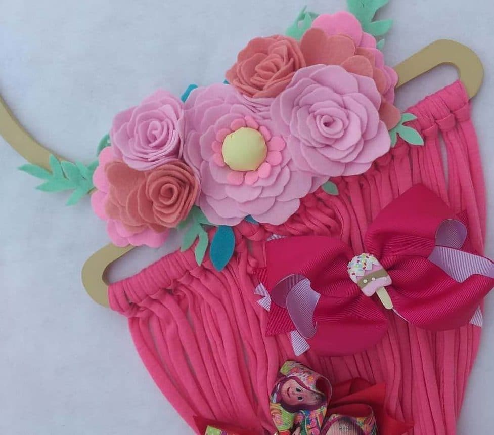 organizador de tiaras vs. painel de feltro para cabelo infantil