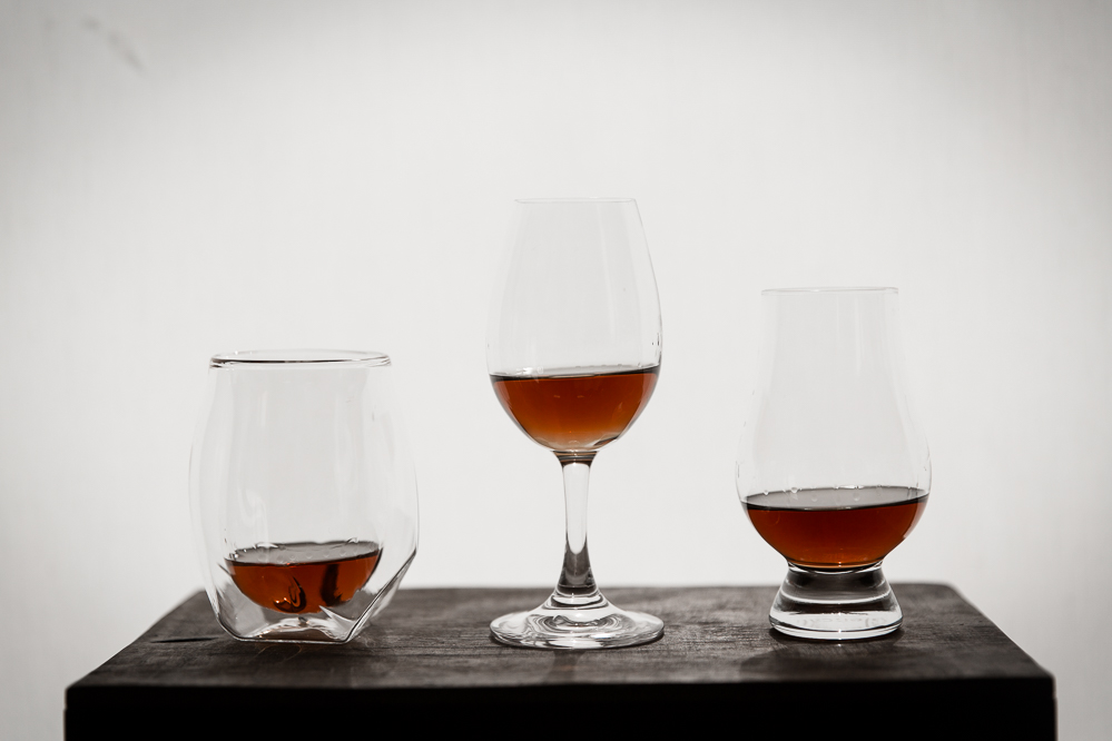 Guia Completo: Como Montar um Home Bar Funcional e Estiloso; Os Melhores Organizadores de Armário para Copos e Taças; Evite Danos: Dicas Essenciais para Guardar Seus Copos de Cristal; Transforme Sua Cozinha: Soluções Criativas para Organizar Copos Pequenos; Iluminação LED para Cristaleiras: Destaque Sua Coleção de Copos