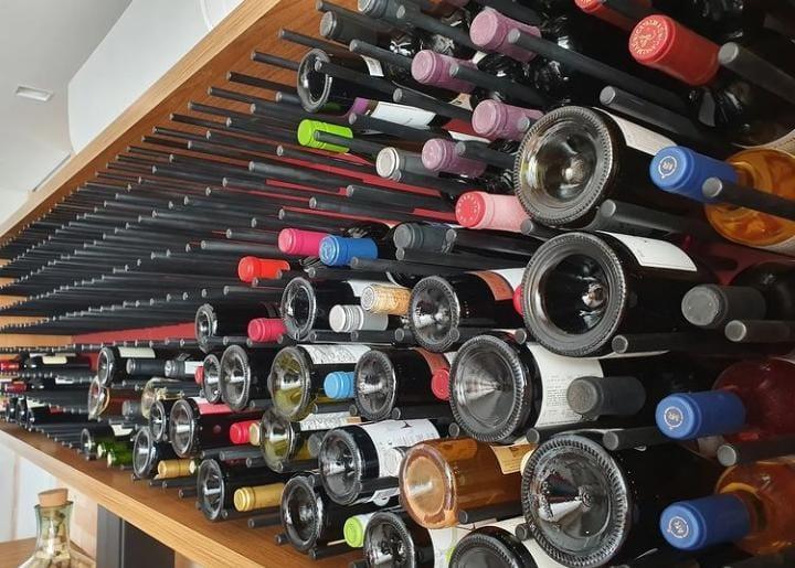 A Importância da Posição das Garrafas de Vinho para Conservação