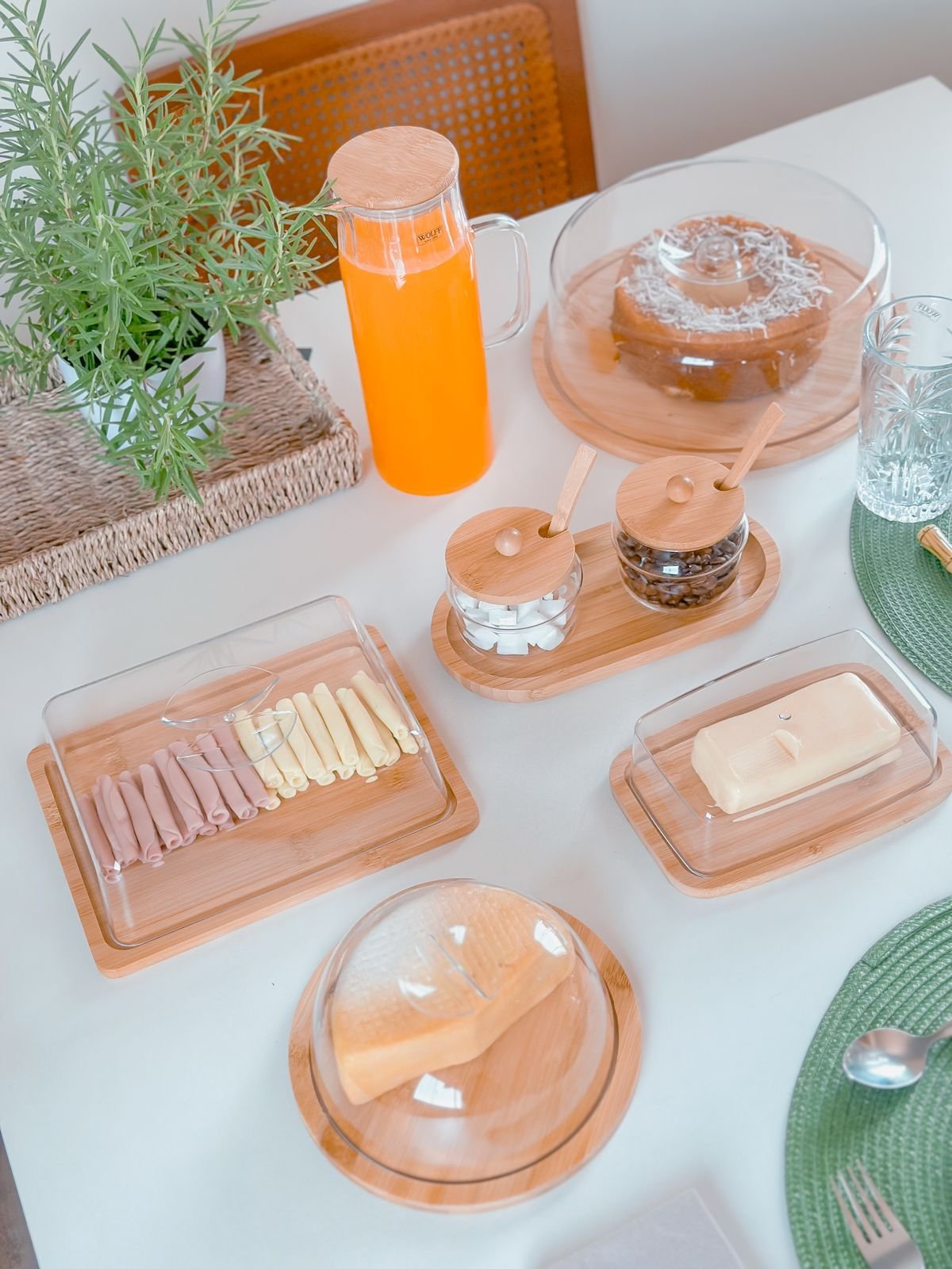 utensílios para café da manhã prático