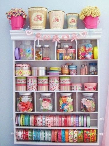 organização de itens de costura (linha e agulha)