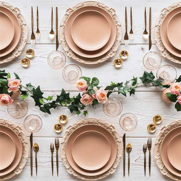 ideias criativas para organizar pratinhos e copos de festa