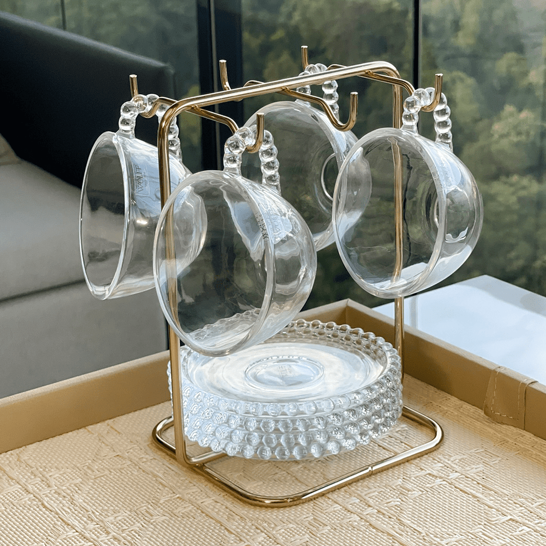 como organizar xícaras e canecas em armários pequenos