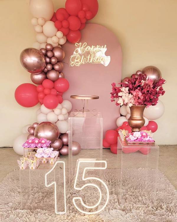 erros comuns ao decorar o painel de 15 anos