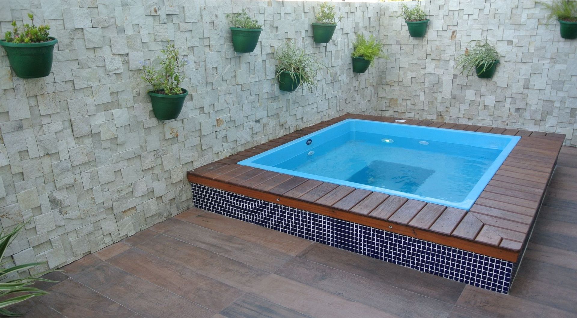 piscina aquecida pequena fixa