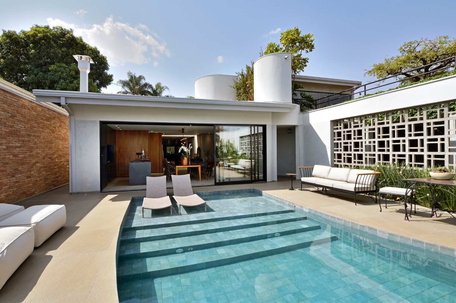 piscina com deck de wpc
