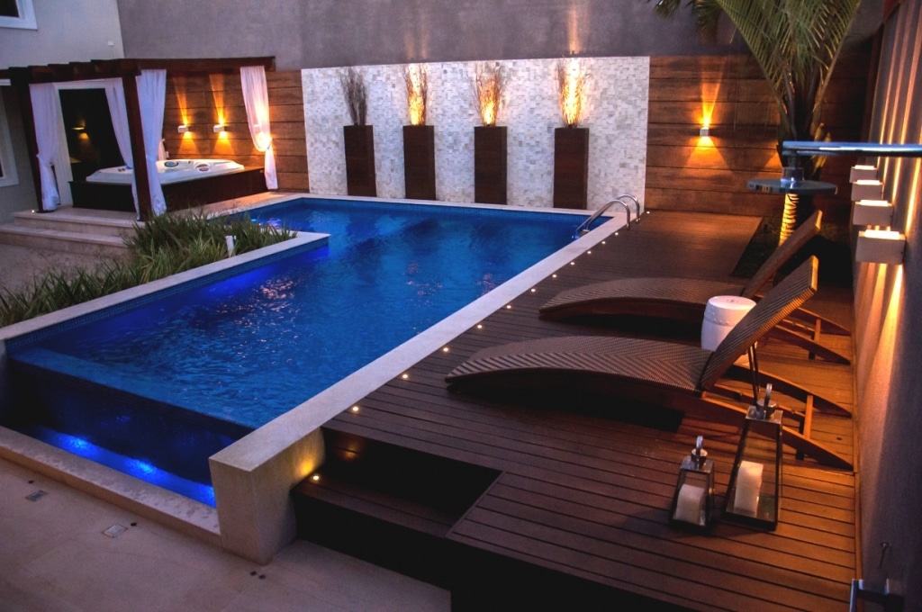 piscinas com deck de madeira