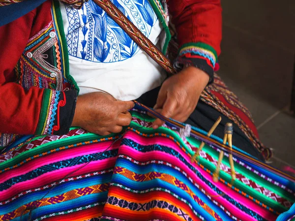 poncho peruano colorido