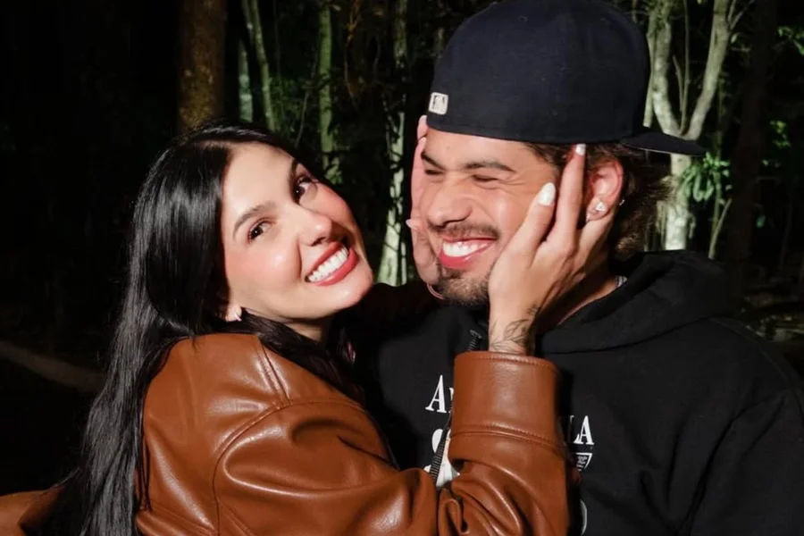 Beijos icônicos: Famosos que se apaixonaram após o primeiro beijo em cena