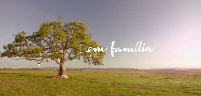 Como o ciúme de Laerte afeta a história de Em Família