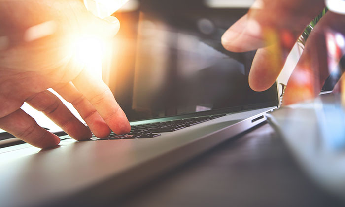 Conteúdo evergreen vs. conteúdo datado: Estratégias de atualização