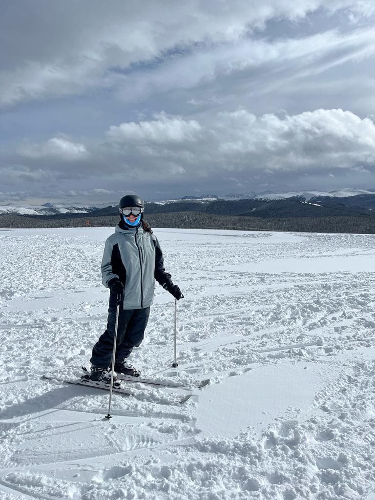 Esqui Alpino vs. Snowboard: Qual Modalidade é Ideal para Você?