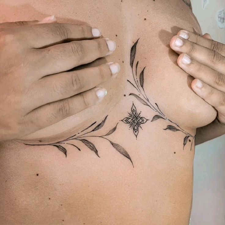 Tatuagem Nos Seios