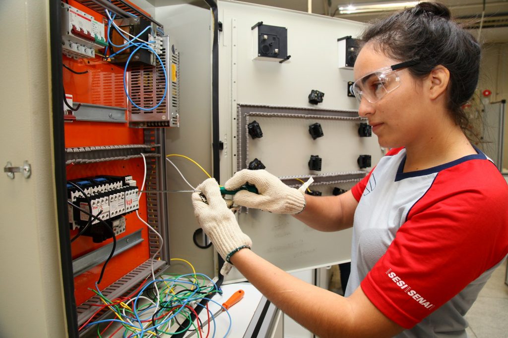 Técnicas de Manutenção Elétrica Essenciais para o Técnico em Eletrotécnica