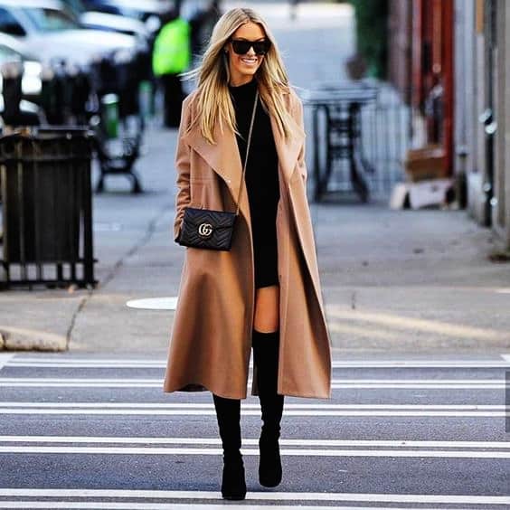 5 ideias de títulos:
1. Alfaiataria Moderna: Como Atualizar seu Guarda-Roupa Corporativo para 2026
2. Tricôs Vintage e Texturas: O Conforto que Invade o Escritório no Outono/Inverno 2026
3. As Cores que Definem o Outono/Inverno 2026: Do Clássico ao Ousado
4. Saias Longas e Midi: A Versatilidade que Transforma o Office Look
5. Acessórios que Elevam o Visual Corporativo: Detalhes que Fazem a Diferença em 2026