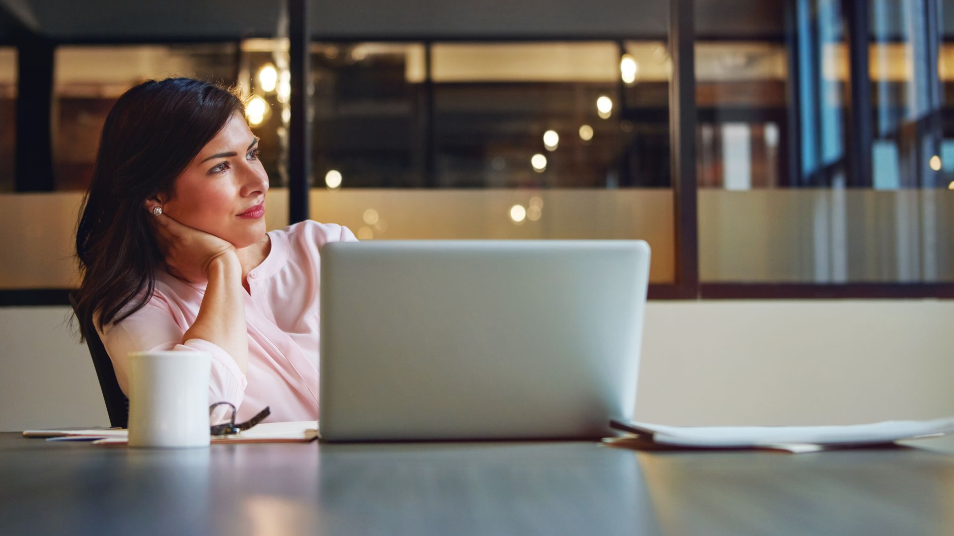 1. Como identificar suas soft skills para uma transição de carreira bem-sucedida.
2. Guia completo de planejamento financeiro para quem quer mudar de carreira.
3. As 5 áreas de tecnologia mais promissoras para quem tem mais de 30 anos.
4. Networking estratégico: como construir sua rede de contatos para uma nova carreira.
5. Lidando com o preconceito etário: estratégias para profissionais em transição.