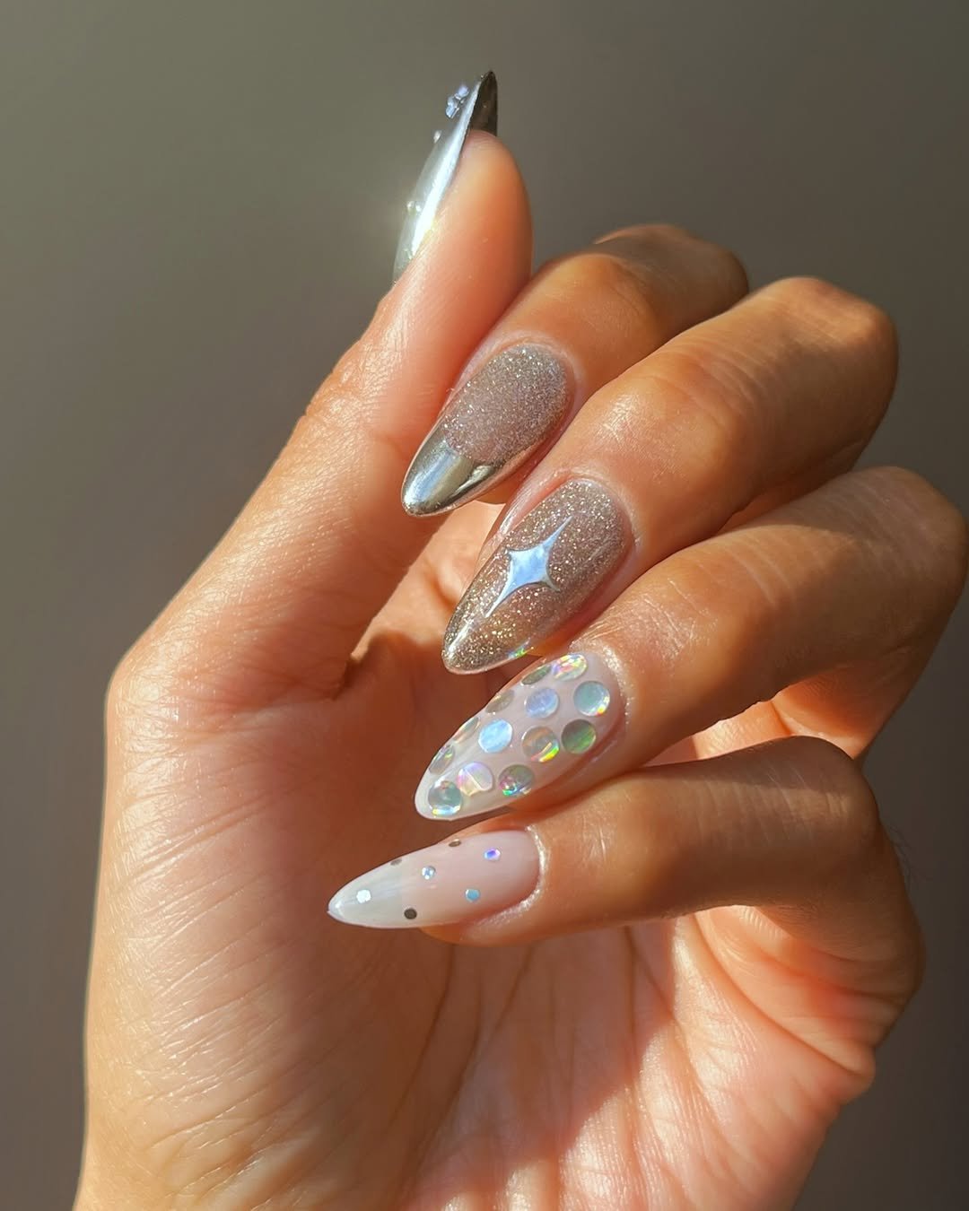 como remover esmalte glitter sem estragar a unha