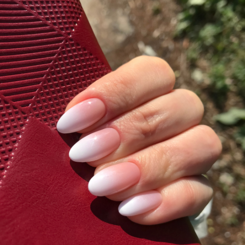 Cores de Esmalte Nude e Translúcidas para Unhas em Gel Elegantes