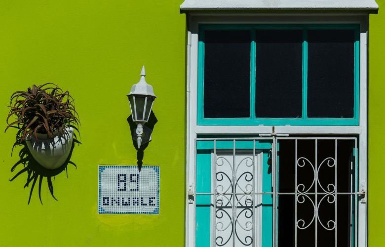 verde limão e roxo