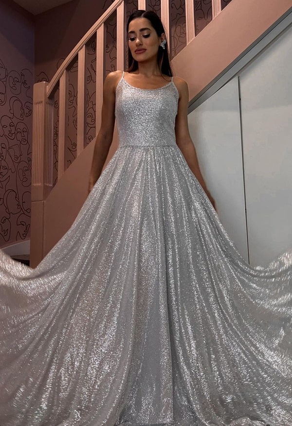 vestido de festa cinza acetinado