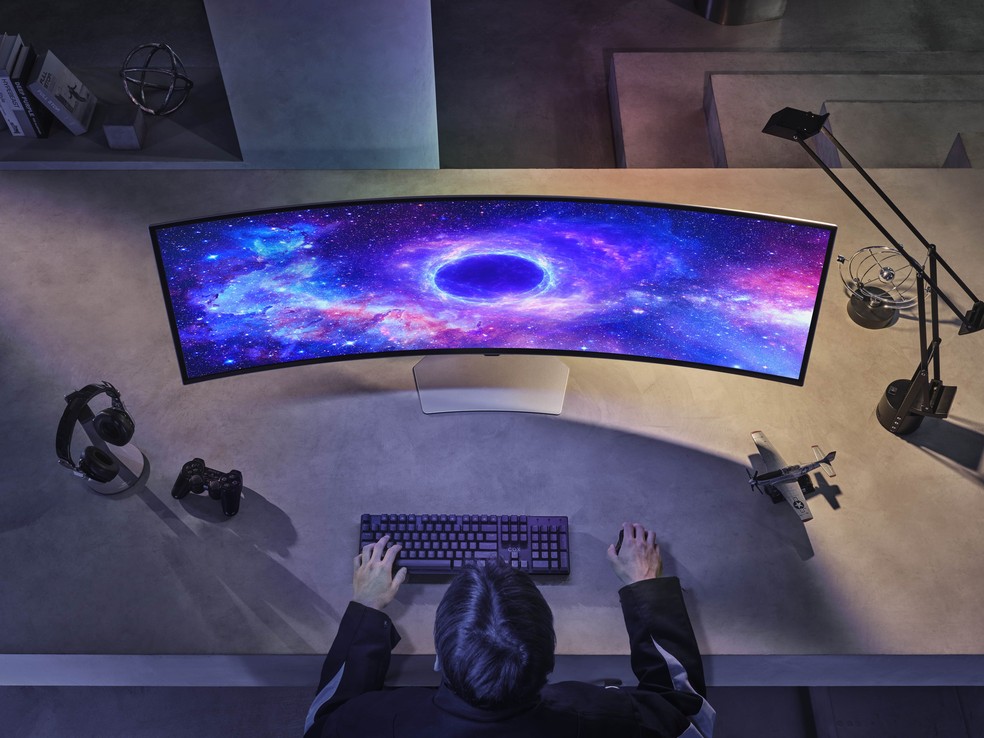 monitor curvo 4k 240hz