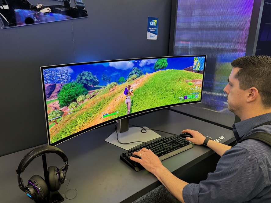 monitor curvo para jogos de tiro
