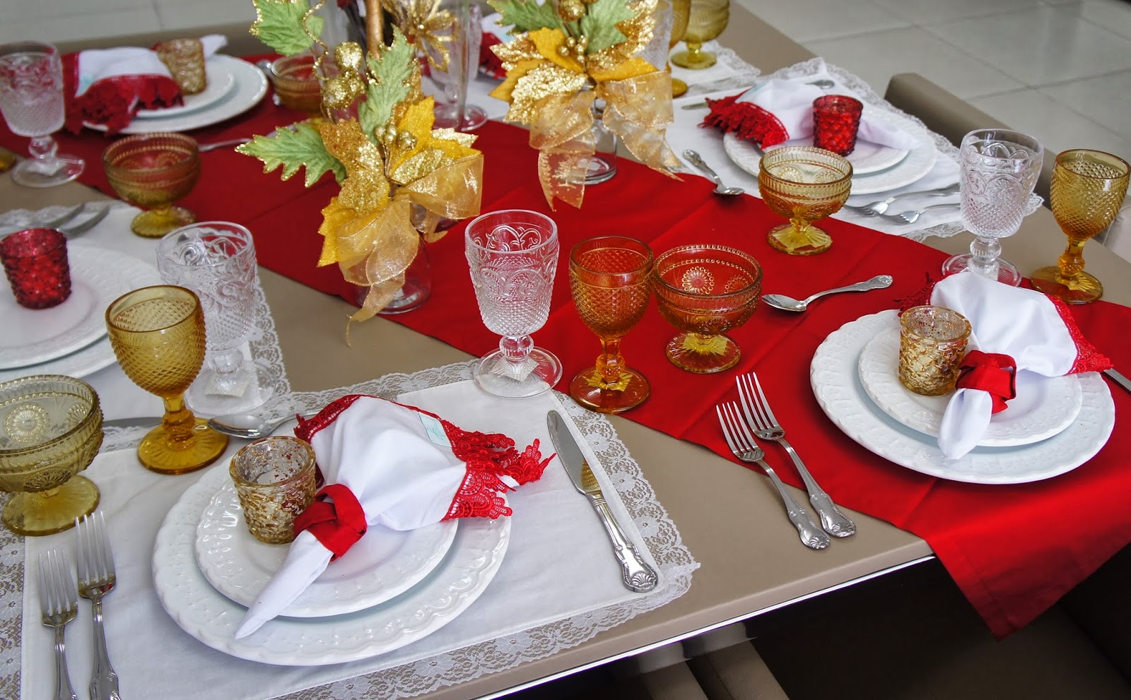 mesa posta natal dourada