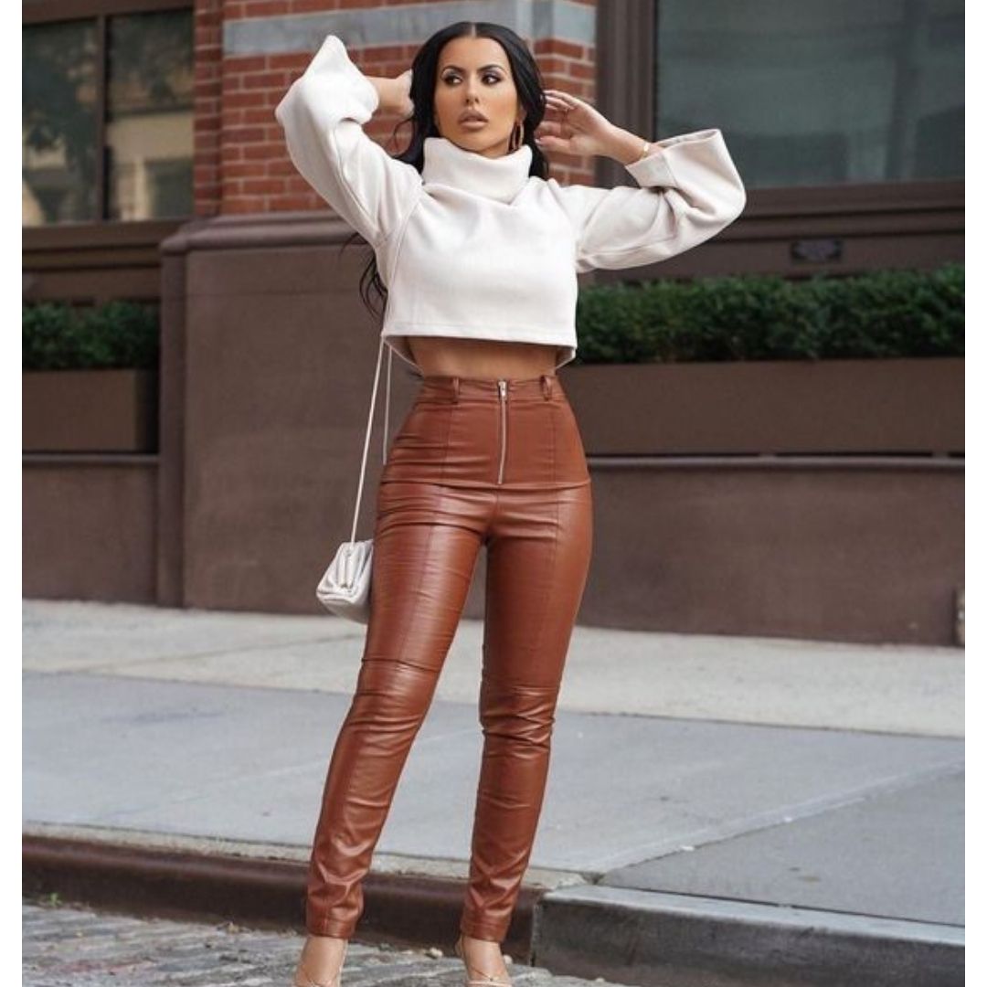 calça de couro wide leg combinações
